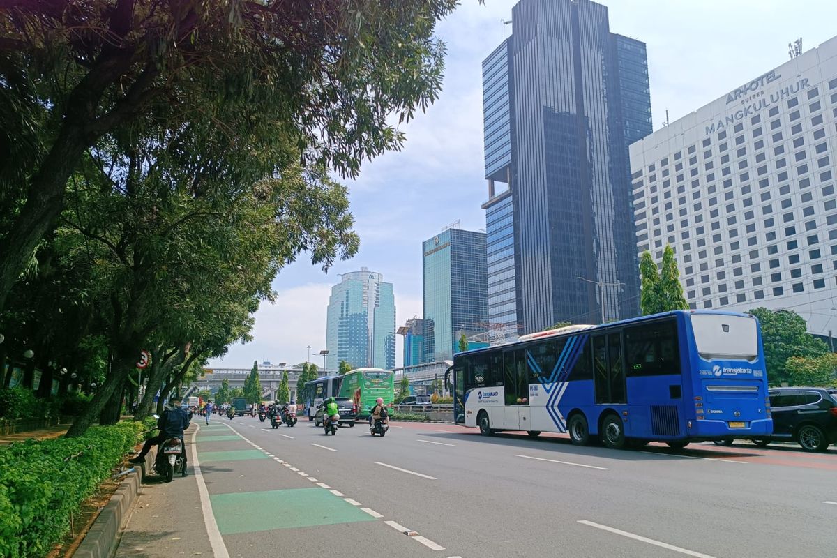Sejumlah jalanan di Jakarta Timur dan Jakarta Selatan lengang menjelang lebaran, Senin (8/4/2024) pagi dan siang.