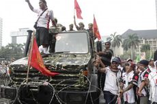 Halau Massa di Depan Indosat, Polisi Tembakkan Gas Air Mata