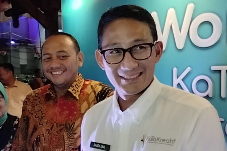 Menparekraf Sandiaga Uno usai Workshop KaTa Kreatif yang diikuti para pelaku ekonomi kreatif di Balai Kota Tegal, Jawa Tengah, Sabtu (10/6/2023). 
