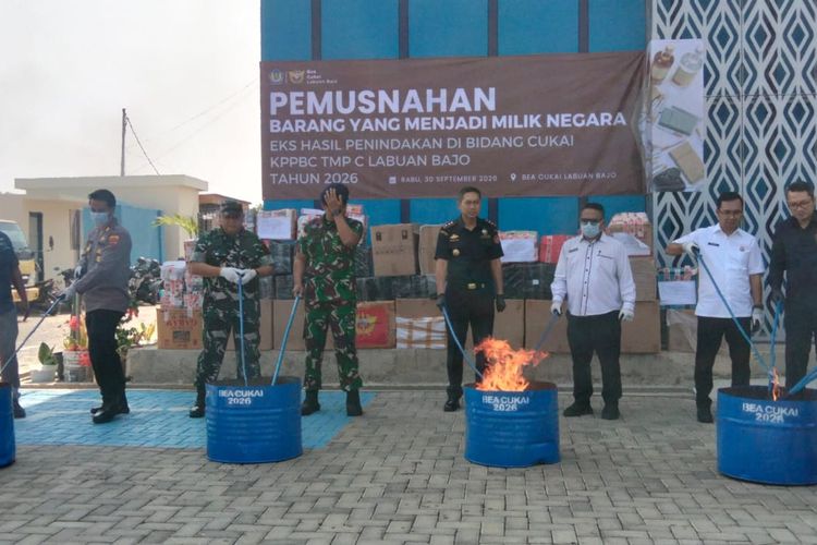 Hasil Penindakan Bea Cukai Senilai Rp 1,2 Miliar Dimusnahkan di Labuan Bajo