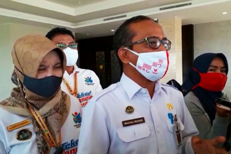 Kadinkes Kota Banjarmasin, Machli Riyadi memberikan keterangan terkait pemberian santunan terhadap 6 tenaga medis di Banjarmasin yang gugur karena Covid-19, Kamis (12/11/2020).