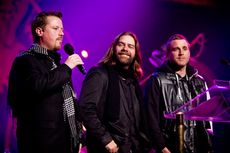 Lirik dan Chord Lagu Run Runaway dari Great Big Sea