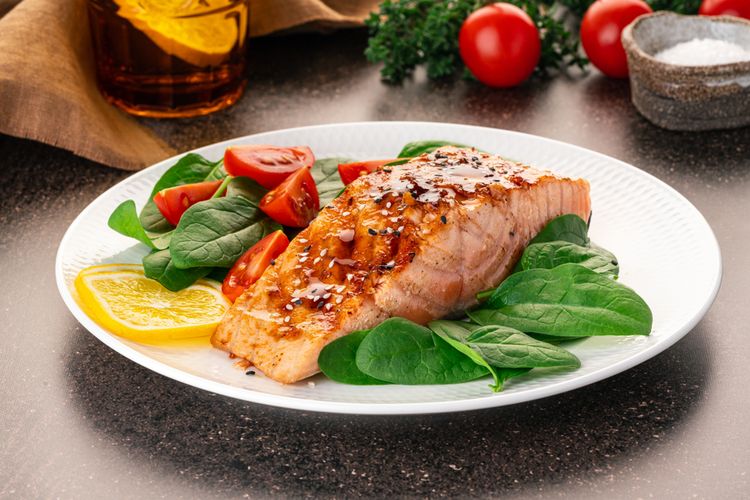 Beberapa orang mungkin bertanya-tanya apakah penderita kolesterol tinggi boleh makan ikan? 