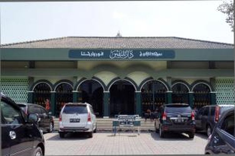 Masjid Darul Muttaqin, tempat adanya bedug pendowo, terletak di sebelah barat Alun-alun Purworejo