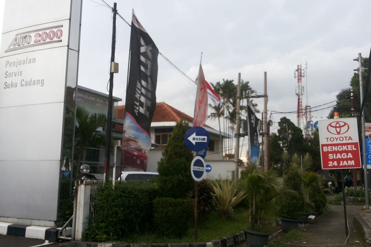 Bengkel resmi Auto2000 Toyota di Jalan Siliwangi, Bogor pada Minggu (31/12/2017). Bengkel Auto2000 di Bogor merupakan satu dari empat bengkel resmi Toyota yang tetap buka 24 jam selama musim liburan panjang Natal dan Tahun Baru, tepatnya dari 23 Desember 2017 hingga 1 Januari 2018.
