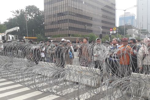 Massa Mereda di Bawaslu, Tak Ada Orator dan Barikade Polisi Bertameng Bergeser