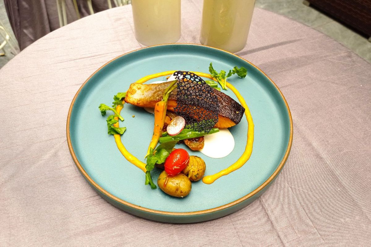 Pan Seared Salmon buatan Executive Chef Java Terrace 1851 Thonny Rido.