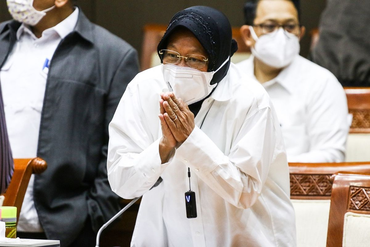 Social Affairs Minister Tri Rismaharini makes hand gestures symbolizing respect during a meeting with the House of Representatives in Jakarta on Wednesday, January 13, 2021. 