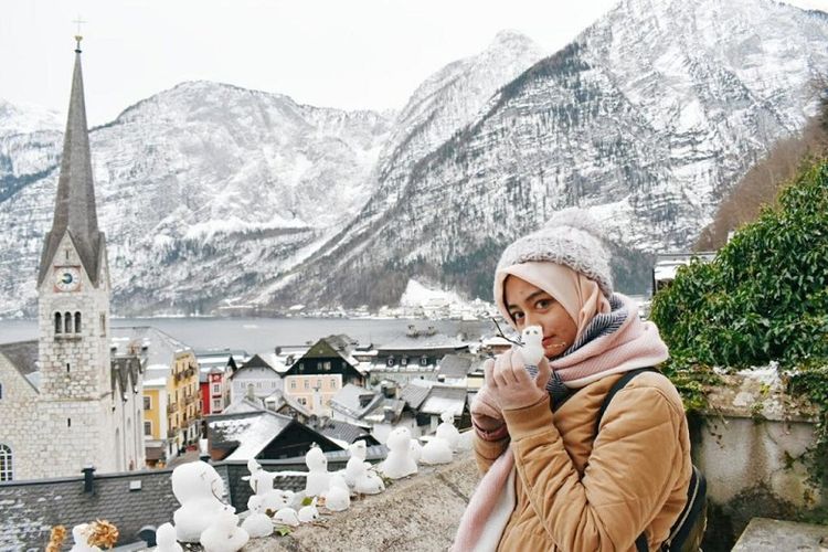 Alumnus Universitas Pertamina (UPER), Kamila Fakhra Fahima, pernah mengikuti program student exchange dan berkuliah di I&Eacute;SEG School of Management, Perancis. 