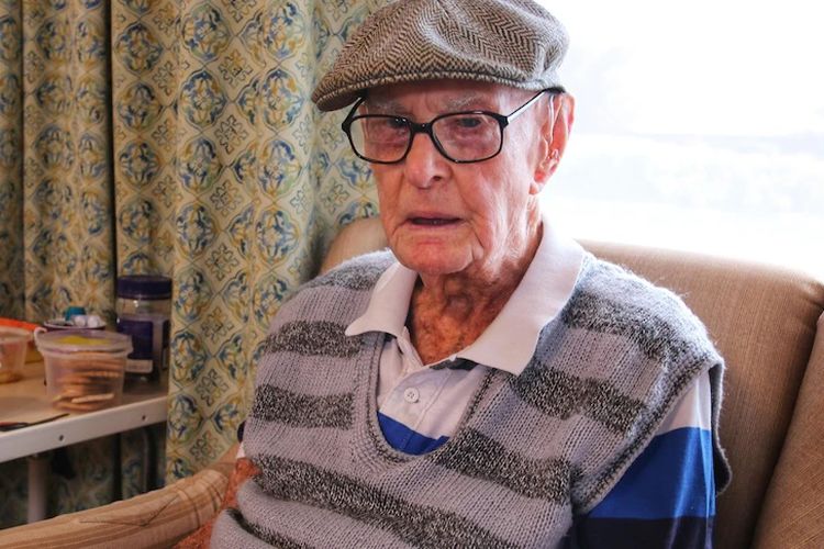 Dexter Kruger, pria tertua Australia yang saat ini berumur 111 tahun dan 124 hari.