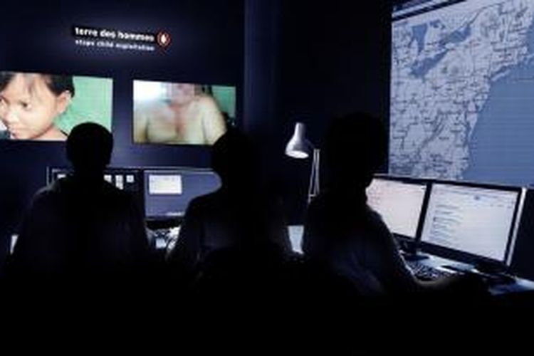 Para peneliti Terre des Hommes di Amsterdam, Belanda, mengendalikan karakter anak perempuan virtual untuk memancing para pedofilia pelaku pariwisata seks anak melalui webcam