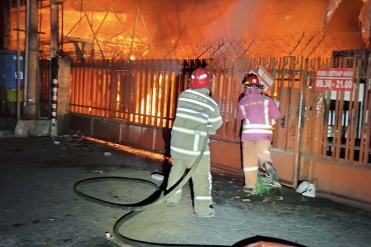 Ruko Furnitur dan Elektronik di Malang Terbakar, Penjaga Toko Sempat Terjebak