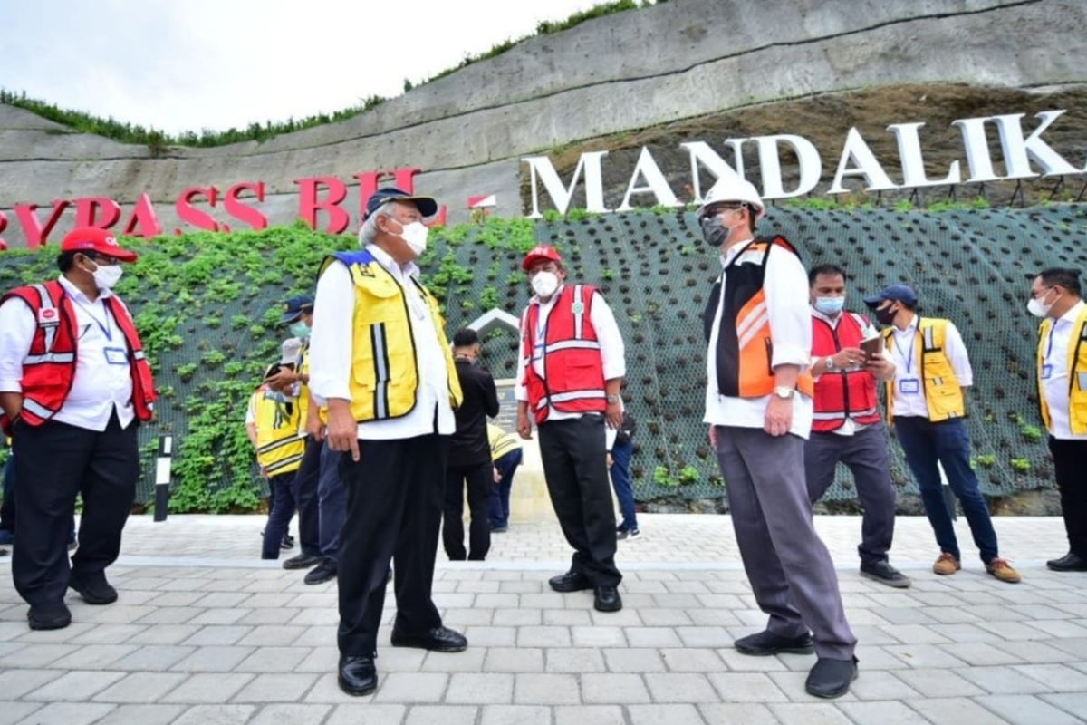 Suasana peninjauan jalan bypass BIL Mandalika