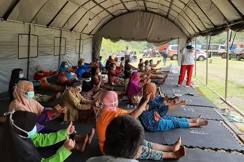 Lansia di Barak Pengungsian Gunung Merapi Sleman Jalani Trauma Healing