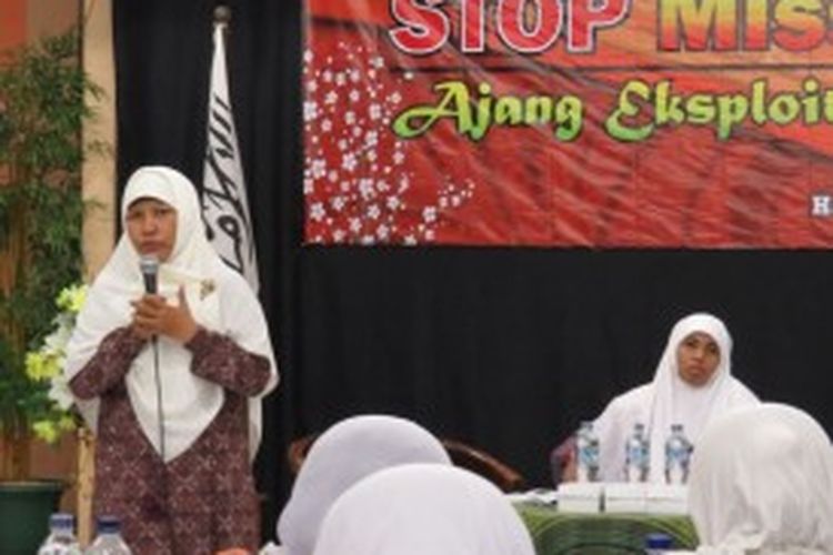 Forum dialog muslimah HTI Jatim menolak penyelenggaraan Miss World di Indonesia.