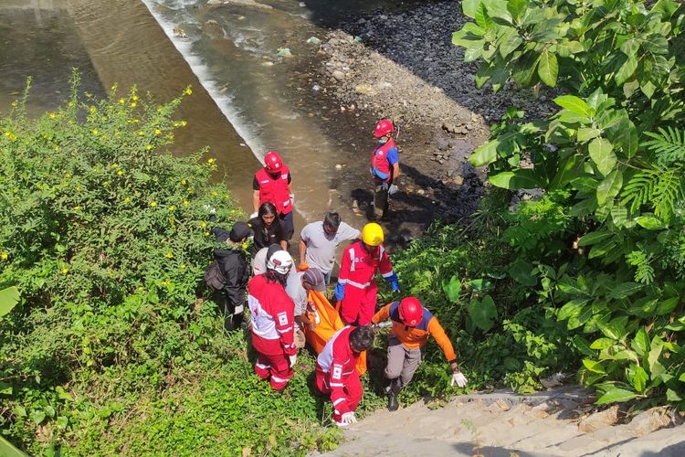 Mayat Laki-laki Tanpa Identitas Ditemukan di Sungai Bawah Jembatan Baru UGM