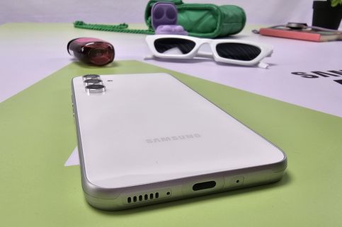 Bukan Hanya agar Jadi Tipis, Ini Alasan HP Kini Tak Punya Lubang Headset