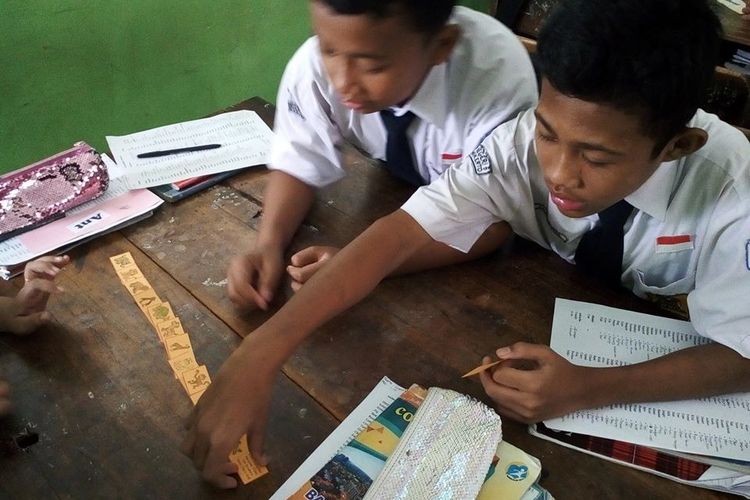 Siswa Kelas VIIE SMPN 5 Purwokerto, Jawa Tengah