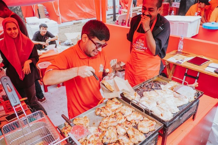 Fadil Jaidi, Friend of Pucuk Coolinary, visits one of the tenants at the Pucuk Coolinary Festival 2024 