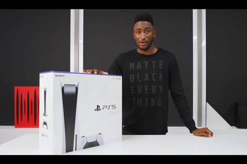 YouTuber Bagikan Kesan Saat Membuka Kardus PlayStation 5