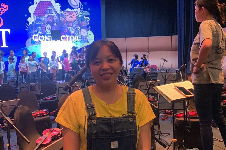 Music Director & Conductor TRUST, Doktor Nathania Karina saat ditemui di sela latihan TRUST di Ciputra Artpreneur, Jumat (12/5/2023). 