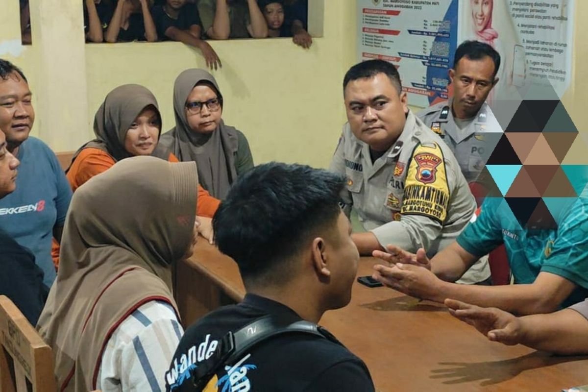 Diduga Kumpul Kebo dengan Warga hingga Hamil, Kades di Pati Digeruduk Massa