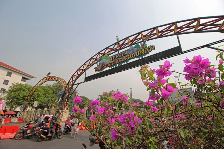 Taman Margasatwa Ragunan atau Kebun Binatang Ragunan di Jakarta Selatan.