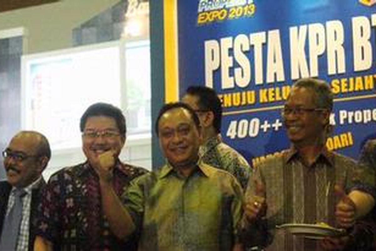 Direktur Utama Bank Tabungan Negara (BTN) Maryono (mengepalkan tangan) saat menutup acara BTN Expo 2013, Minggu (10/2/2013) silam, di Jakarta Convention Center Hall B, Jakarta.  