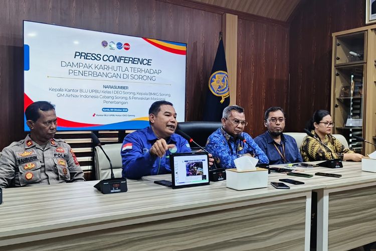Kabut Asap Karhutla Ganggu Penerbangan di Bandara Sorong, Jarak Pandang Sempat 1.000 Meter