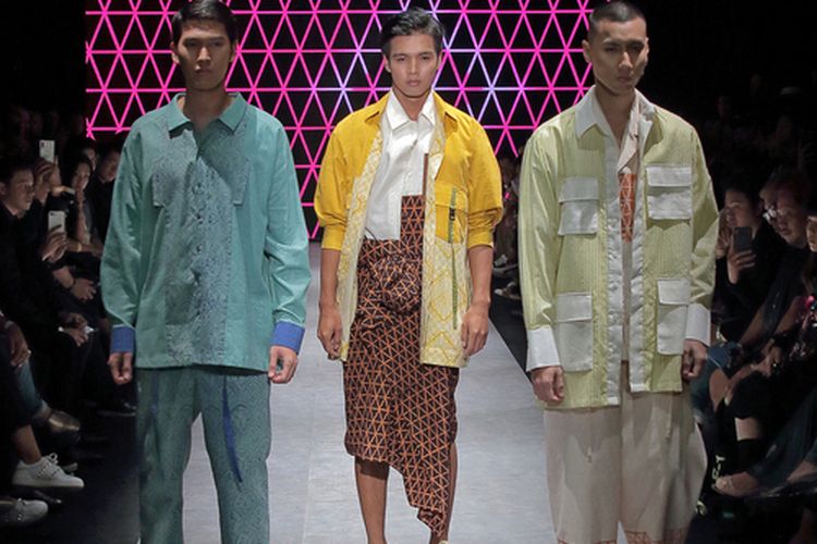 Koleksi Purna yang dibawakan oleh desainer Rama Dauhan berkolaborasi bersama Alleira Batik untuk Plaza Indonesia Mens Fashion Week 2019.