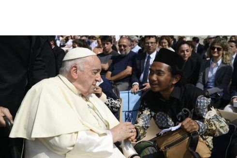 Kisah Deni Anak Penjual Kopi Dapat Beasiswa di Vatikan, Bertemu Paus Fransiskus
