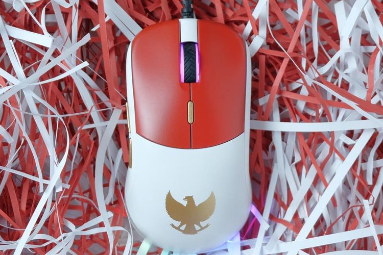 Fantech membuat mouse spesial edisi khusus kemerdekaan RI yang dinamakan ?Helios UX3 #GarudaEdition? yang hanya diproduksi 8 unit saja di seluruh dunia.