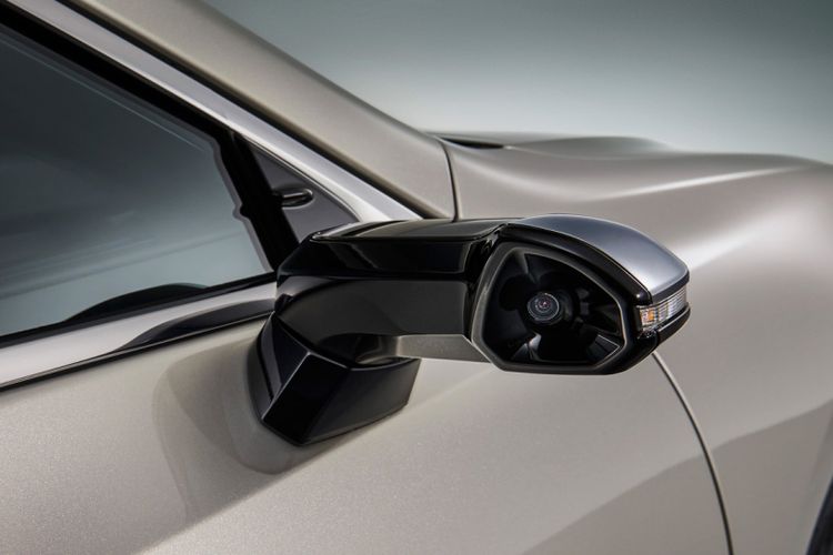 Lexus hadirkan teknologi  Digital Side-VIew Monitor (DSVM) untuk menggantikan kaca spion konvensional pada sedan ES terbaru