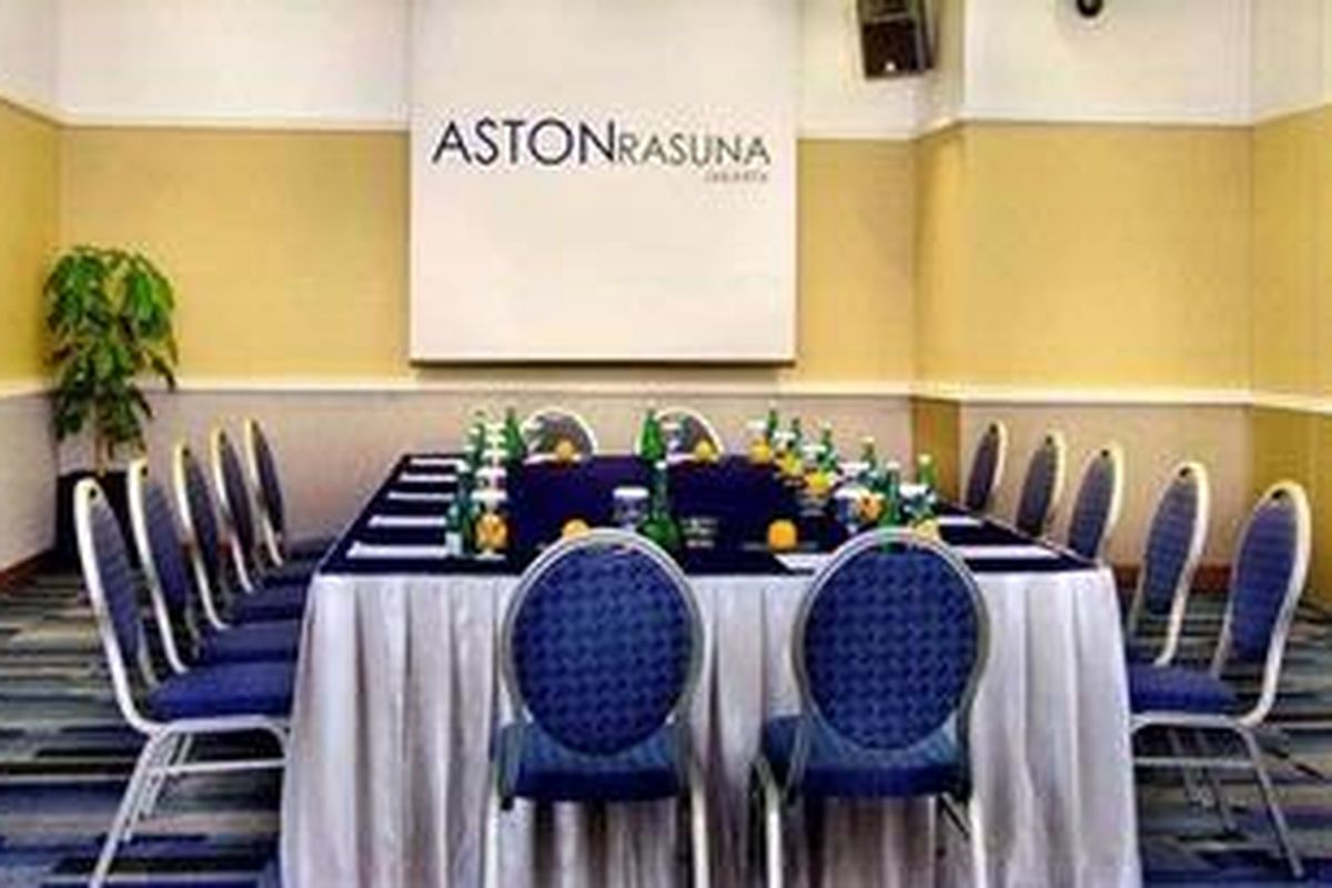 Ruang pertemuan di hotel Aston. 