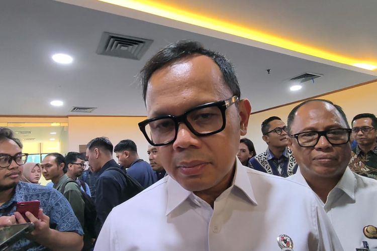 Deputy Minister of Home Affairs: Please Report East Kalimantan Governor Watching F1 if There’s Evidence