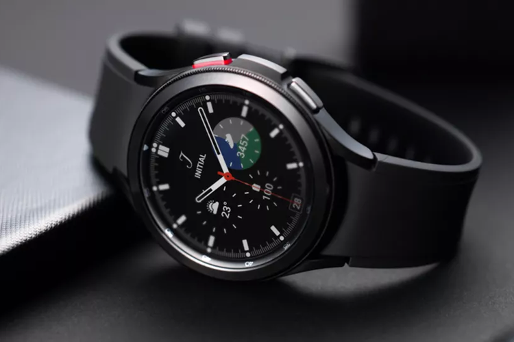 Samsung Galaxy Watch 4 Classic dengan baterai 367mAh 