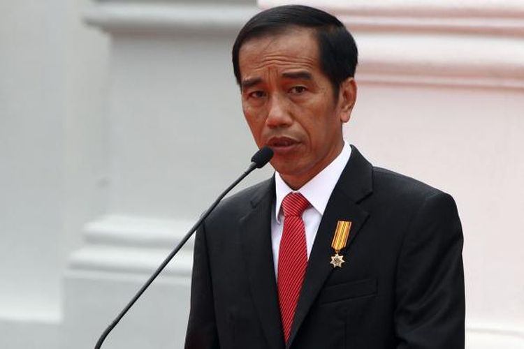 Presiden Joko Widodo memberikan sambutan pada peresmian pameran bertajuk Goresan Juang Kemerdekaan : Koleksi Seni Rupa Istana Kepresidenan Republik Indonesia di Galeri Nasional, Jakarta, Senin (1/8/2016). Pameran menampilkan 28 karya dari 20 maestro lukis Indonesia seperti Raden Saleh, Affandi, Basoeki Abdullah hingga Presiden Soekarno, berlangsung untuk umum dari 2-30 Agustus.