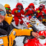 Gelar Pesta Minum Teh, Pendaki Gunung Everest Pecahkan Rekor Dunia