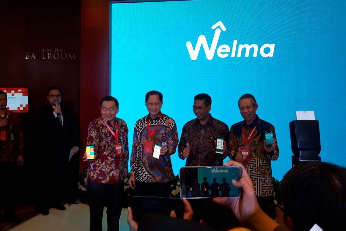 Direktur BCA Santoso, Presiden Direktur BCA Jahja Setiaatmadja, Dirjen Perbendaharaan Kemenkeu Andin Hadiyanto, dan Wakil Presiden Direktur BCA Suwignyo Budiman ketika meluncurkan aplikasi welath management WELMA di Jakarta, Selasa (8/10/2019).