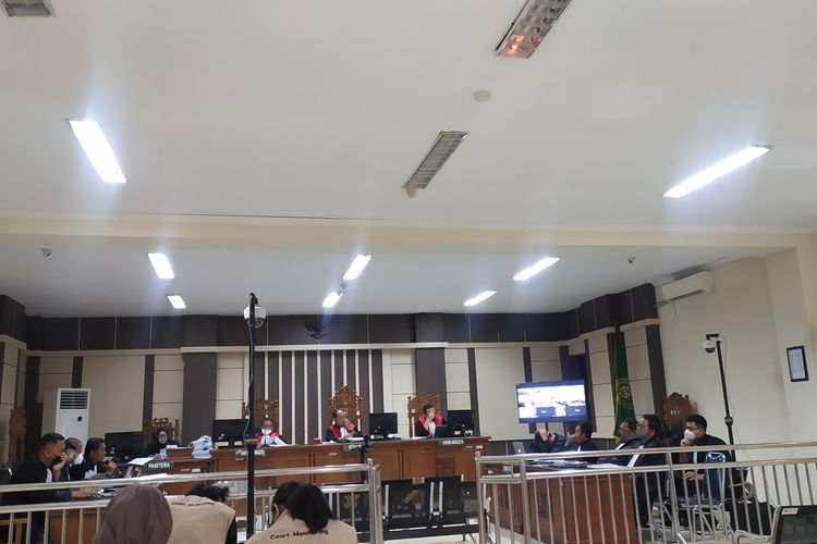 Eks Bupati Pemalang Mukti Agung Wibowo mengaku memanfaatkan uang hasil suap yang disebut 'uang syukuran' untuk membayar tim sukses dan membeli tanah. Senin (28/11/2022)