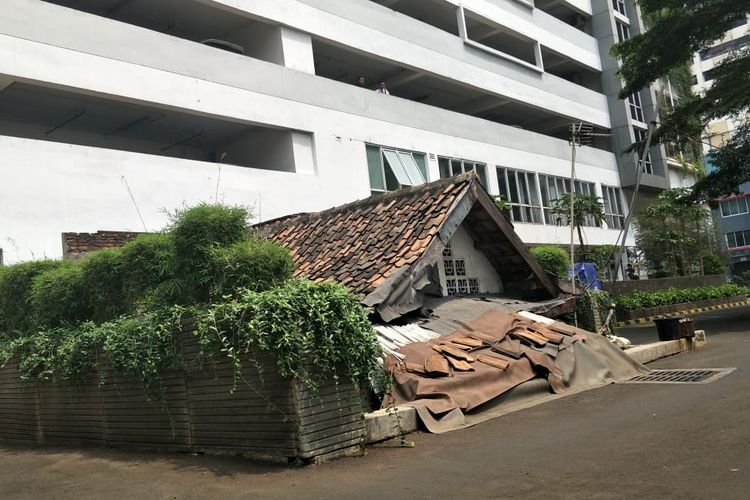 Kondisi Rumah Ibu Lies yang Dikelilingi Gedung Apartemen Thamrin Executive, Jalan Kebon Melati, Jakarta Pusat, Sabtu (20/9/2019).