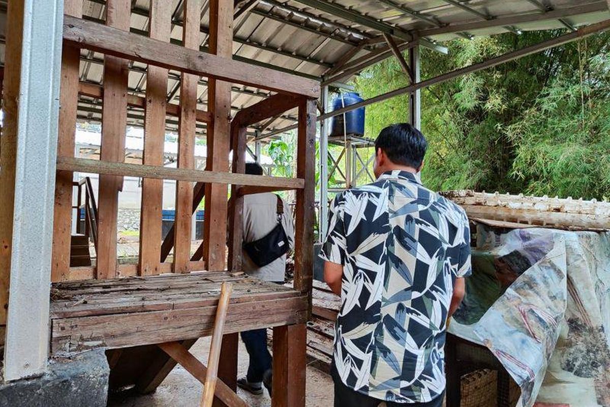 Lokasi kandang tempat hilangnya domba yang menyisakan jeroan di Bojongsari, Depok, Senin (31/7/2023).