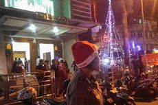 Pakai Topi Sinterklas, Aparat TNI/Polri Amankan Malam Natal di Ambon