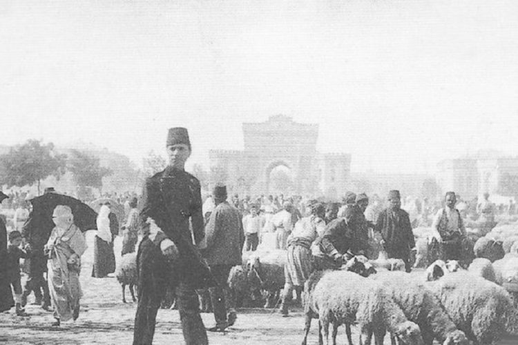 Suasana Idul Adha di era kekaisaran Ottoman (kekhalifahan Utsmaniyah) di Istanbul, Turki, sekitar 1900-an.