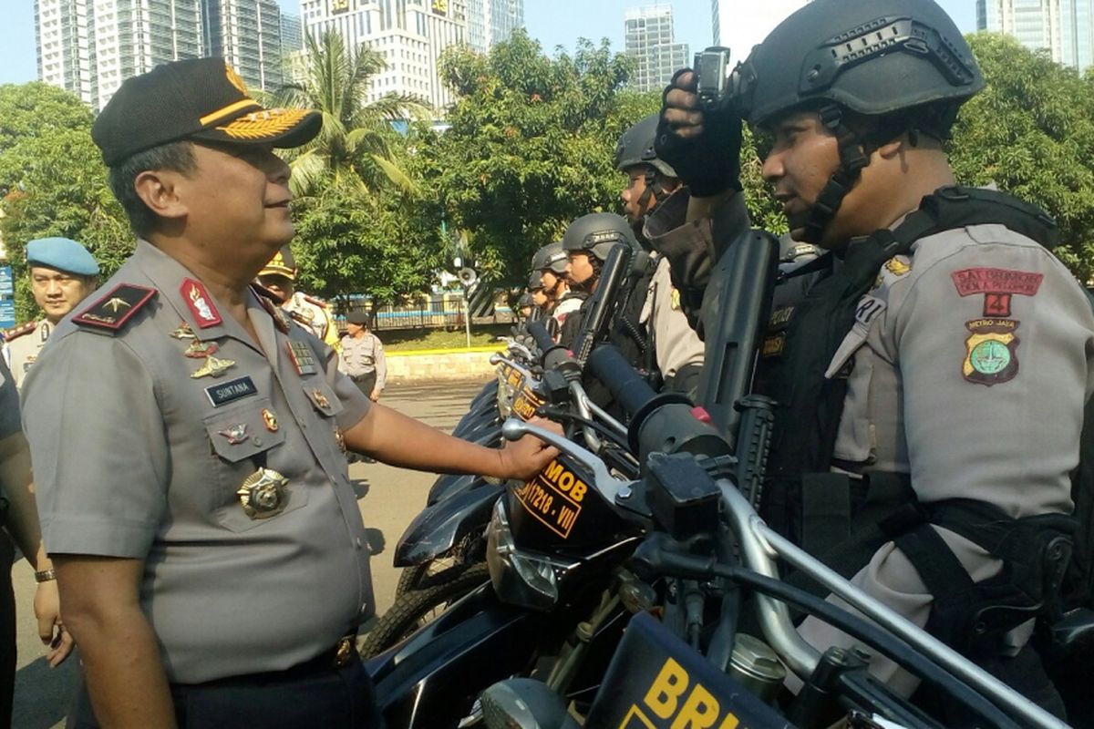 Wakapolda Metro Jaya, Beigjen Suntana saat mengecek kesiapan pasukan pengamanan kedatangan mantan Presiden Amerika Serikat, Barack Obama, Kamis (29/6/2017).