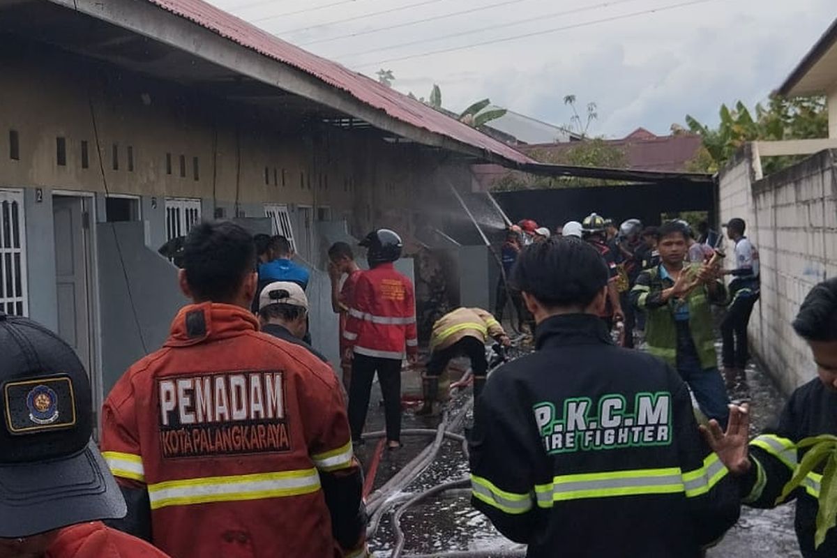 Api Melalap Barak 9 Pintu di Palangka Raya, Kerugian Ditaksir Capai Ratusan Juta