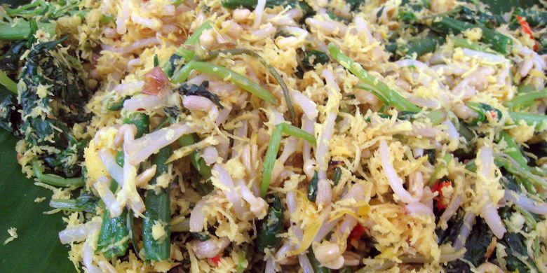 Ilustrasi urap, salad khas Indonesia dengan dressing kelapa.