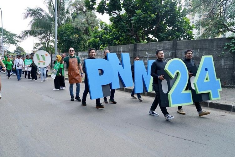 Sebanyak 1.695 Insan PNM mengikuti jalan sehat untuk menyambut HUT ke-24 PNM.