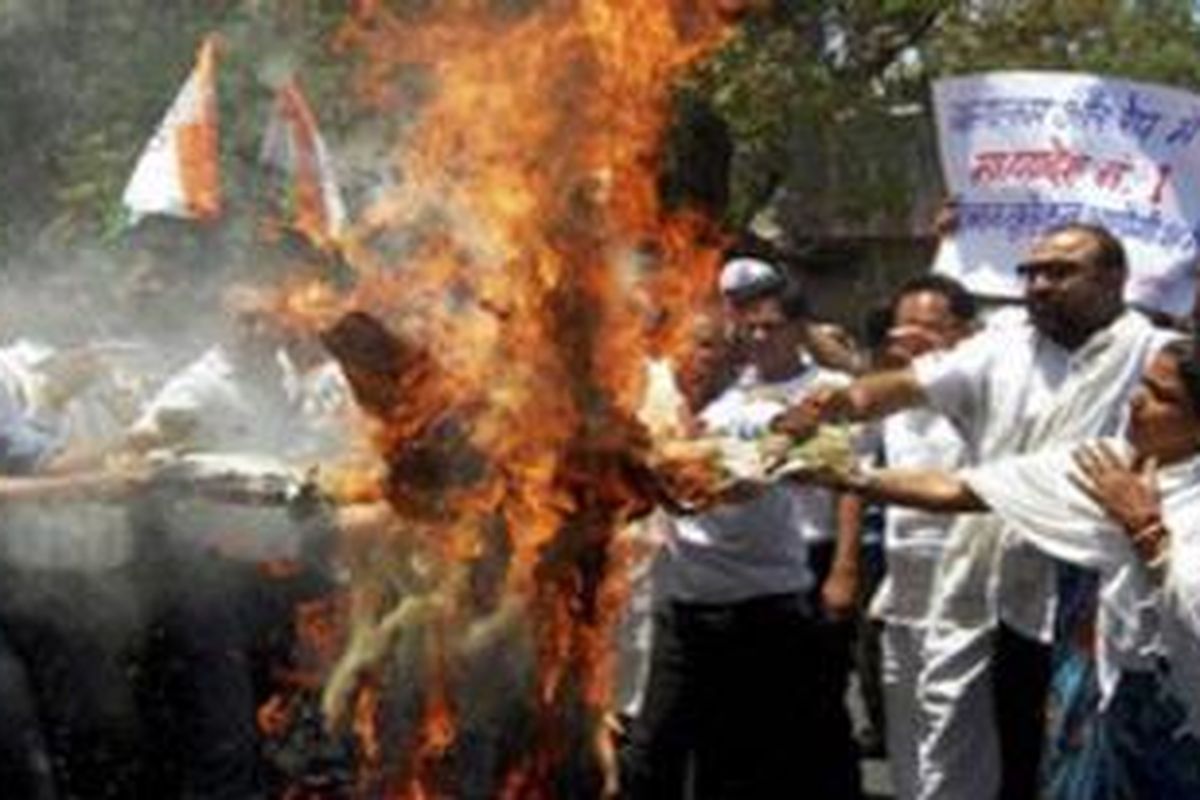 Protes besar mengecam perkosaan terjadi setelah kasus di Delhi Desember lalu.
