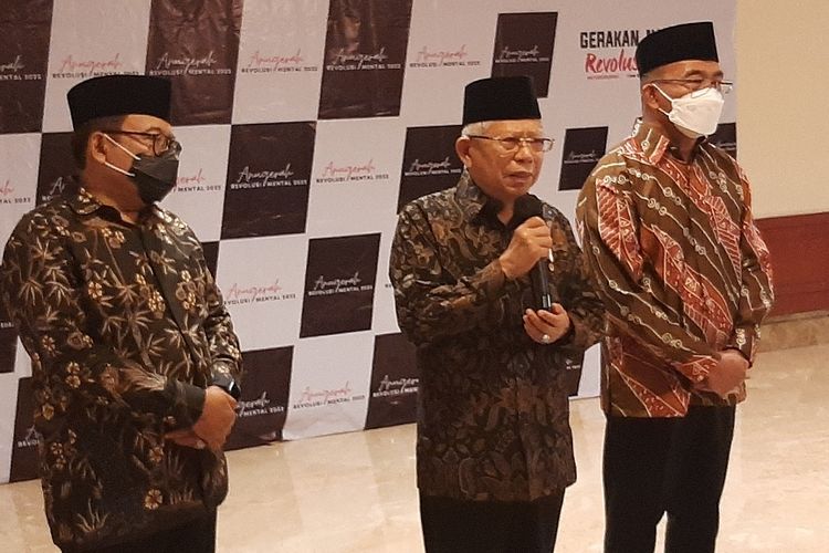 Wakil Presiden Ma'ruf Amin memberikan keterangan pers seusai Anugerah Revolusi Mental di Hotel Borobudur, Jakarta, Rabu (21/12/2022). 